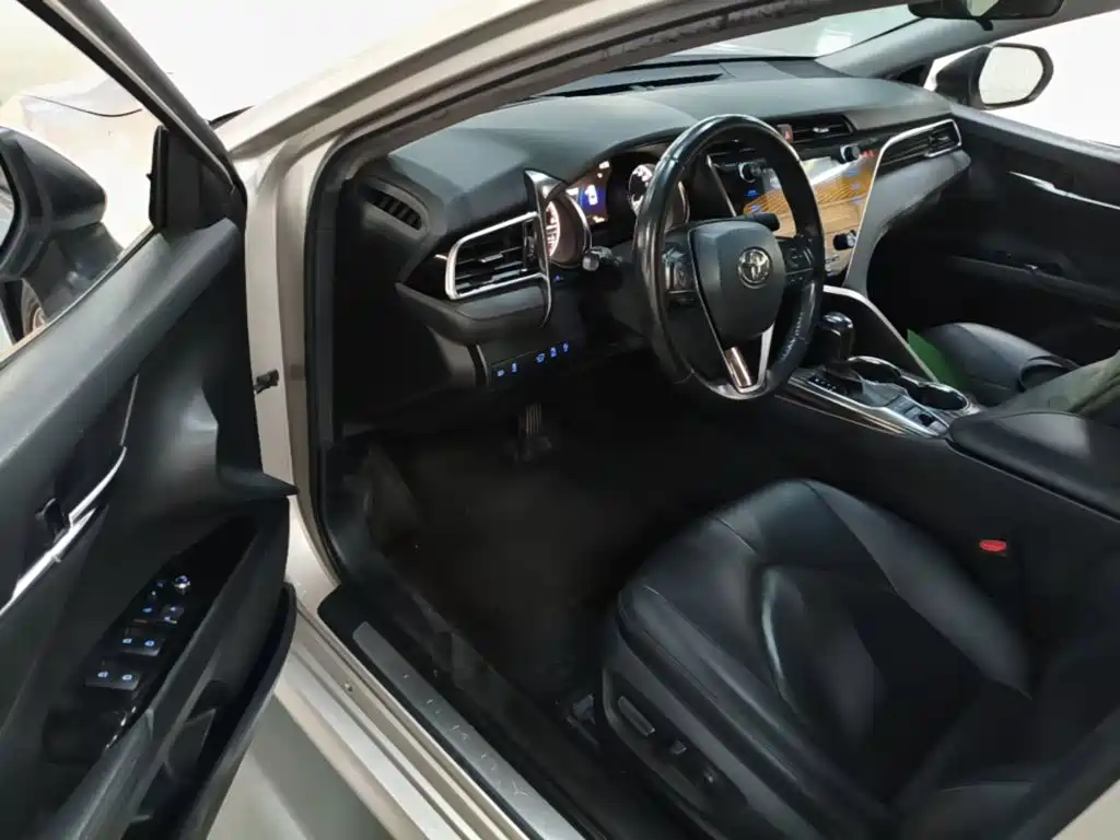 Toyota Camry — миниатюра 16