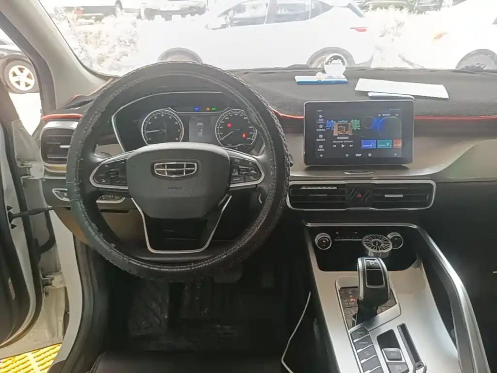 Geely Binyue — миниатюра 10
