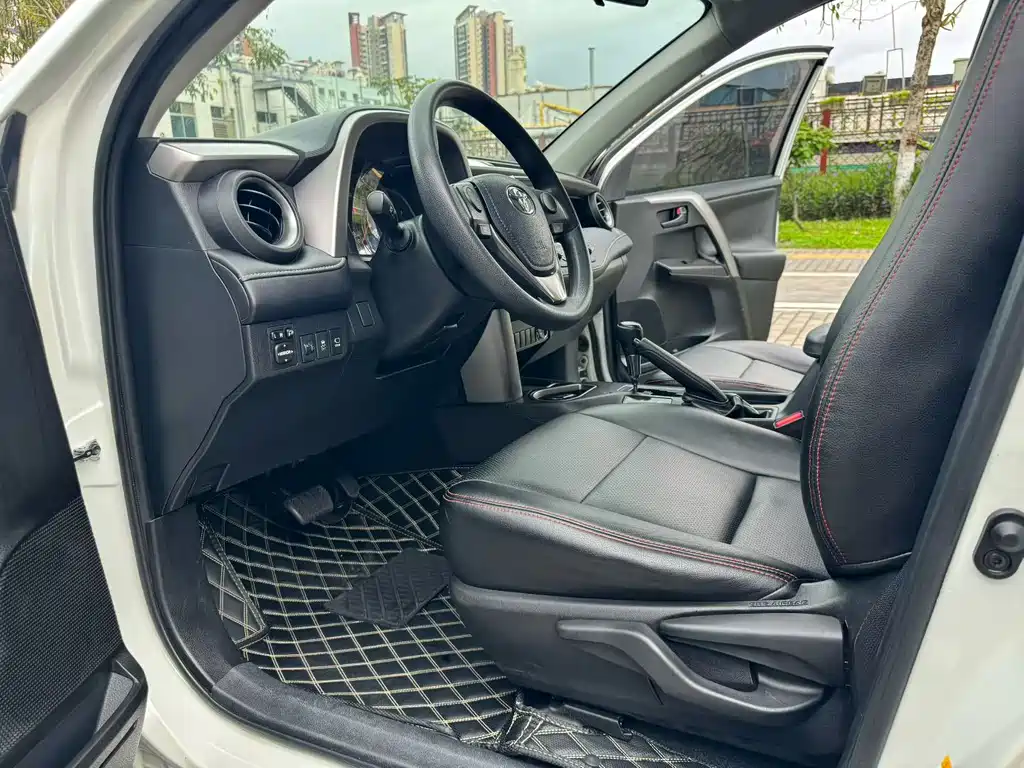 Toyota RAV4 — миниатюра 4