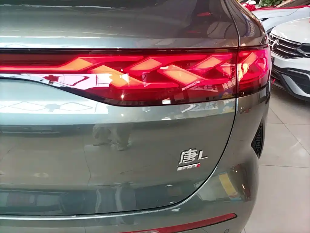 BYD Tang L L 2025 DM 175KM