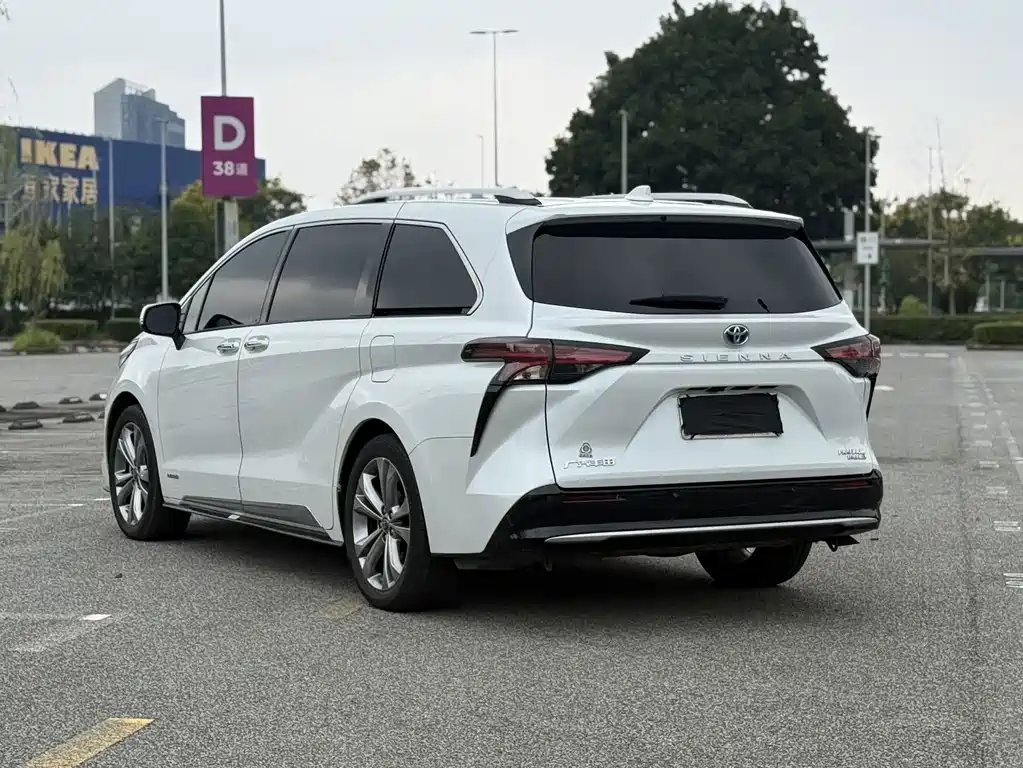 Toyota Sienna — миниатюра 7