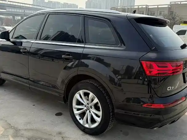 Audi Q7 — миниатюра 10