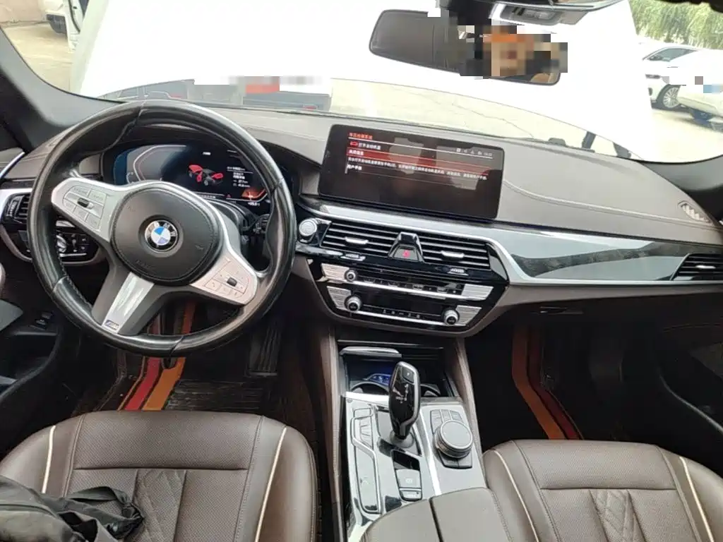 BMW 5 Series — миниатюра 14