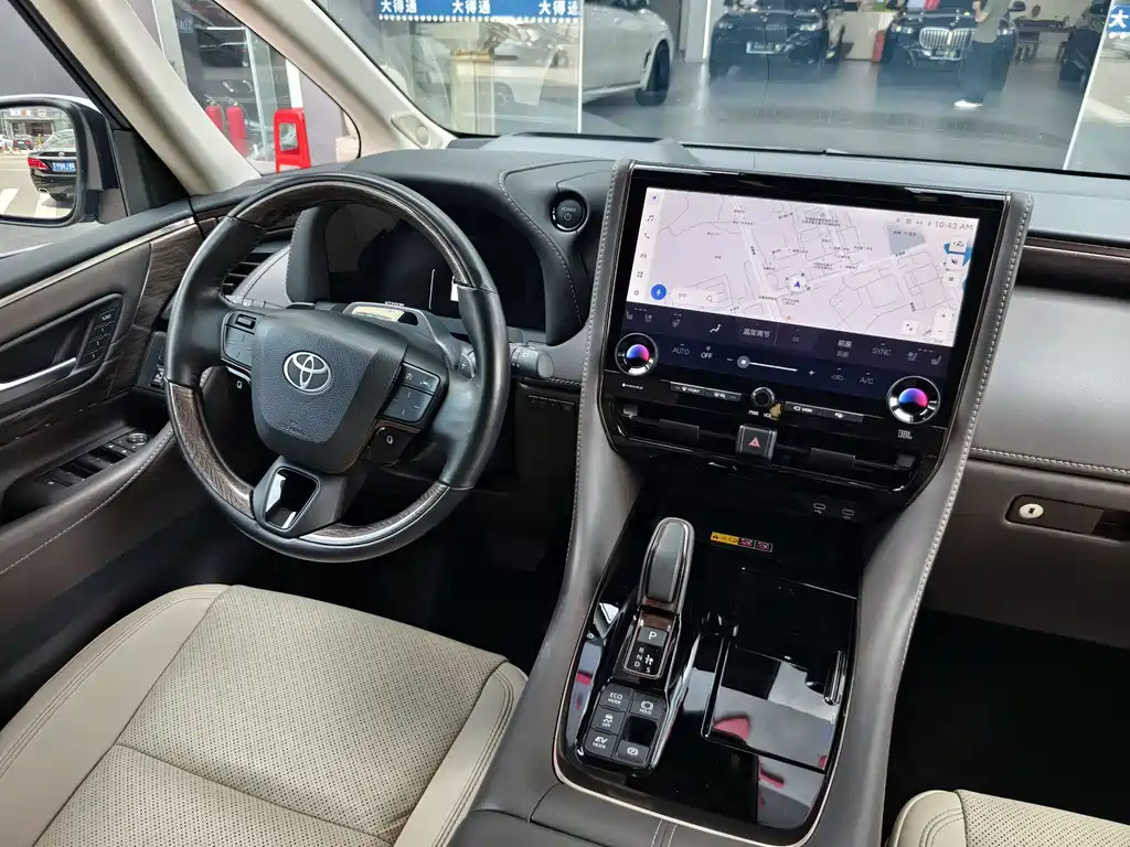 Toyota Alphard — миниатюра 11