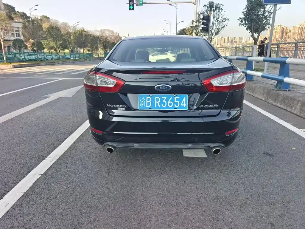 Ford Mondeo — миниатюра 7
