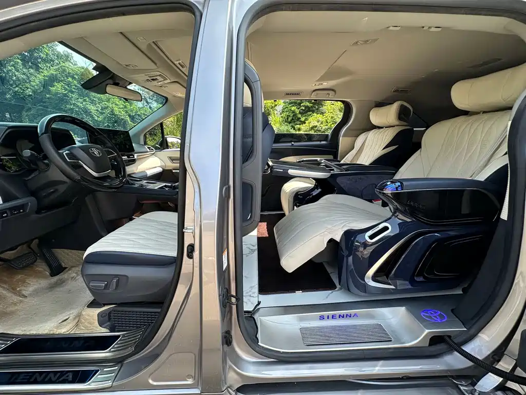 Toyota Sienna — миниатюра 10