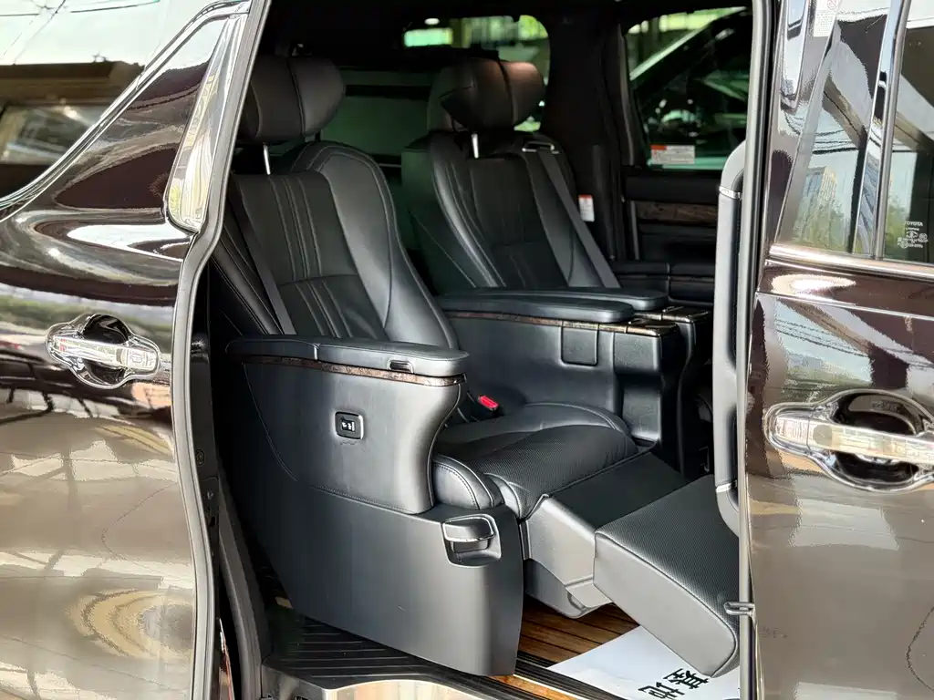 Toyota Vellfire — миниатюра 14