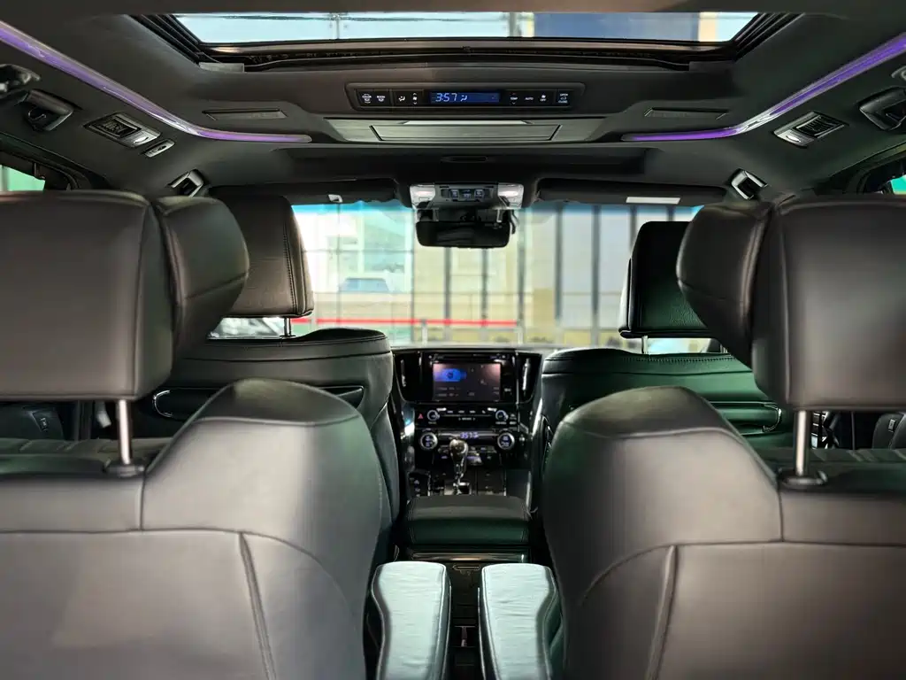 Toyota Vellfire — миниатюра 17