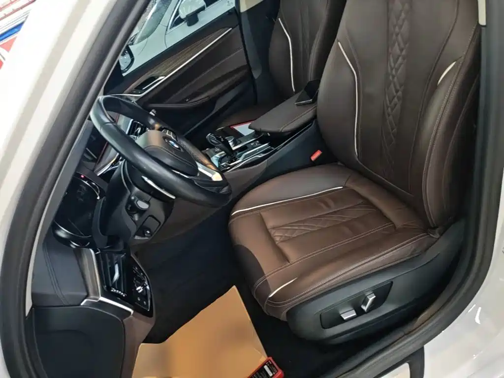 BMW 5 Series — миниатюра 15