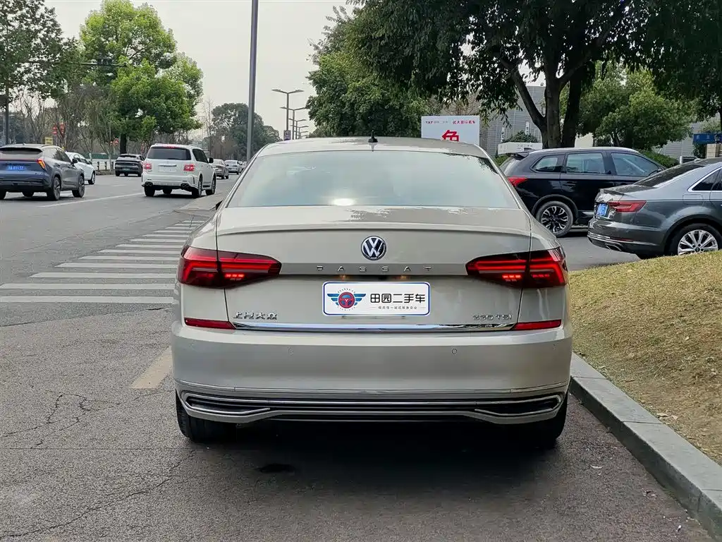 VOLKSWAGEN PASSAT