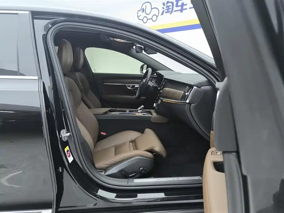 Volvo S90 2024 B5 Luxury
