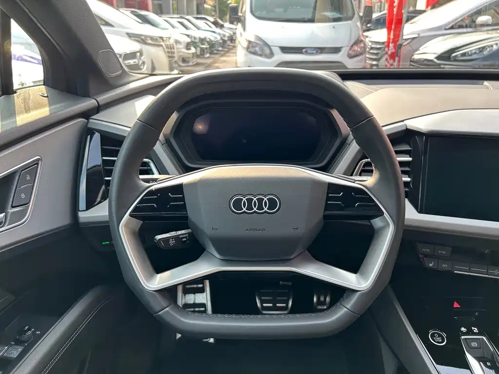 Audi Q5 e-tron — миниатюра 11