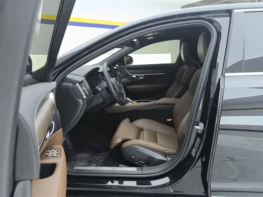 Volvo S90 2024 B5 Luxury