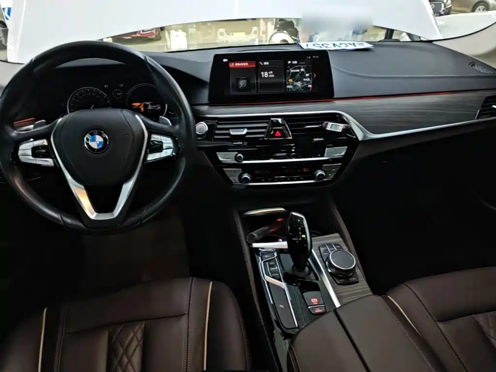 BMW 5 Series — миниатюра 10