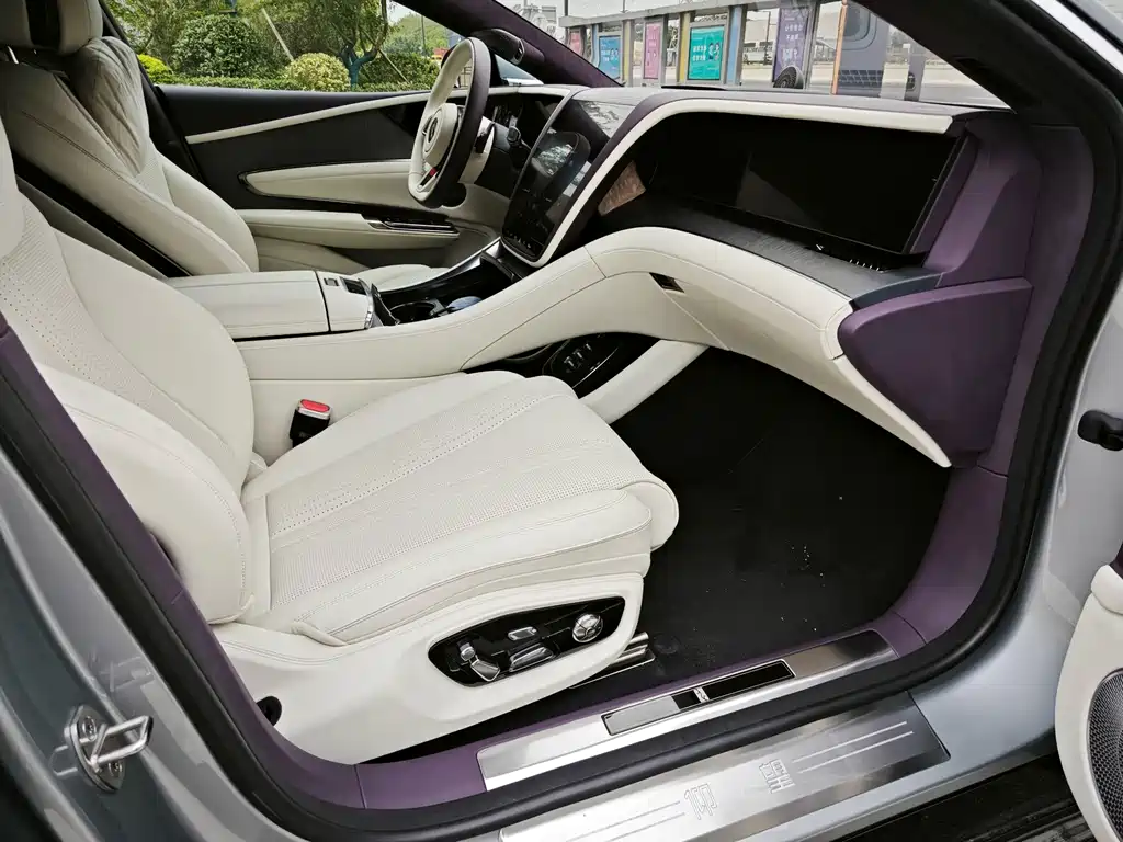Yangwang Yangwang U7 — миниатюра 8