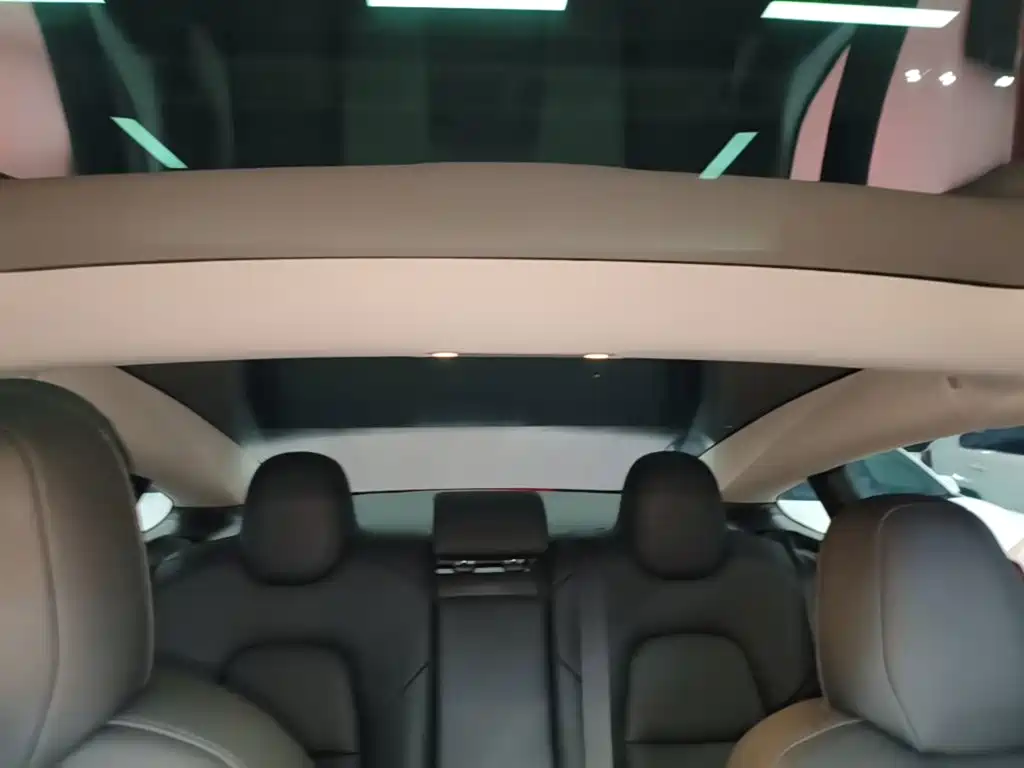 Tesla Model 3 — миниатюра 18