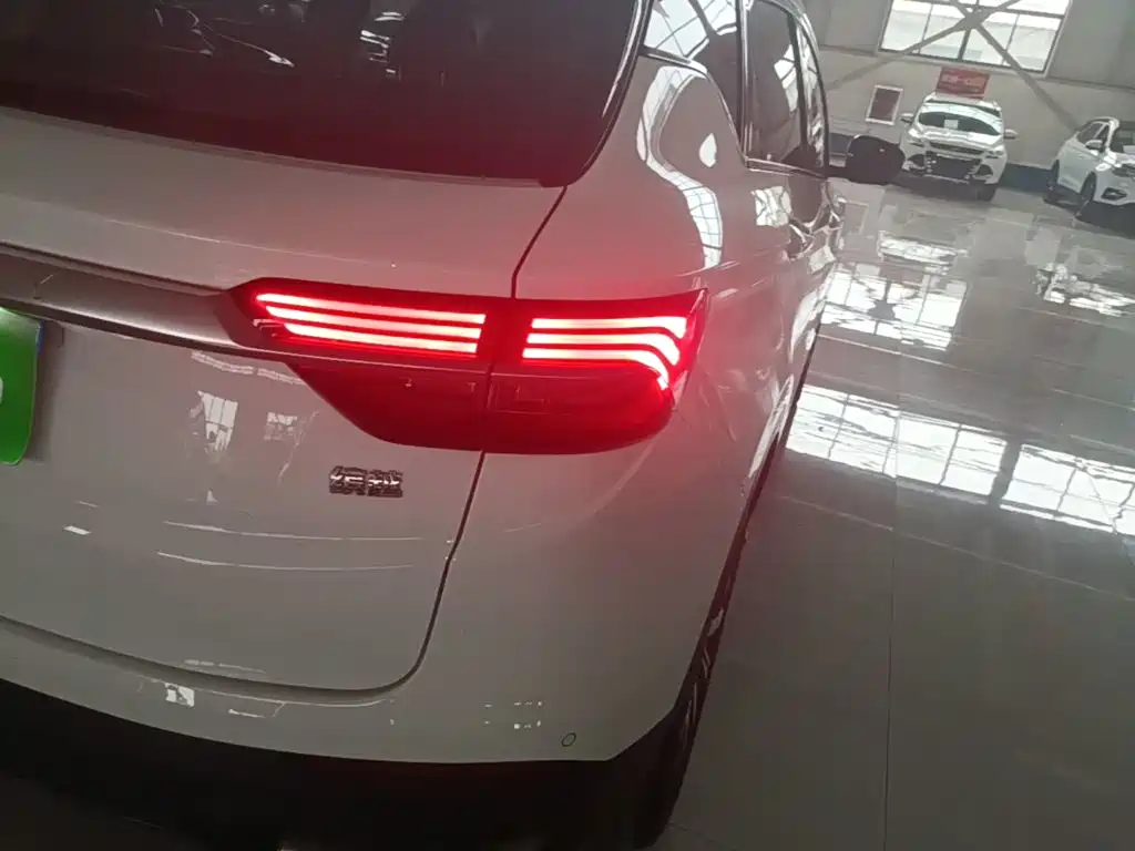 Geely Binyue — миниатюра 8