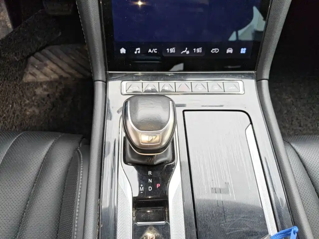 Hongqi Hongqi H5 — миниатюра 14