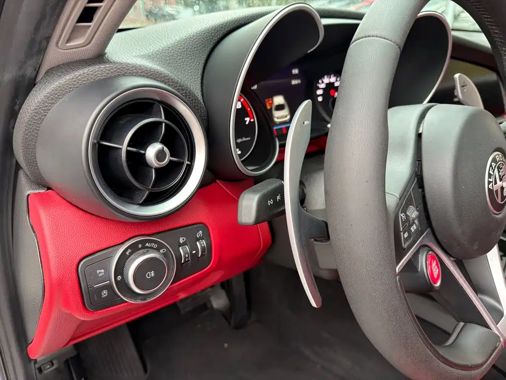 Alfa Romeo Giulia — миниатюра 12