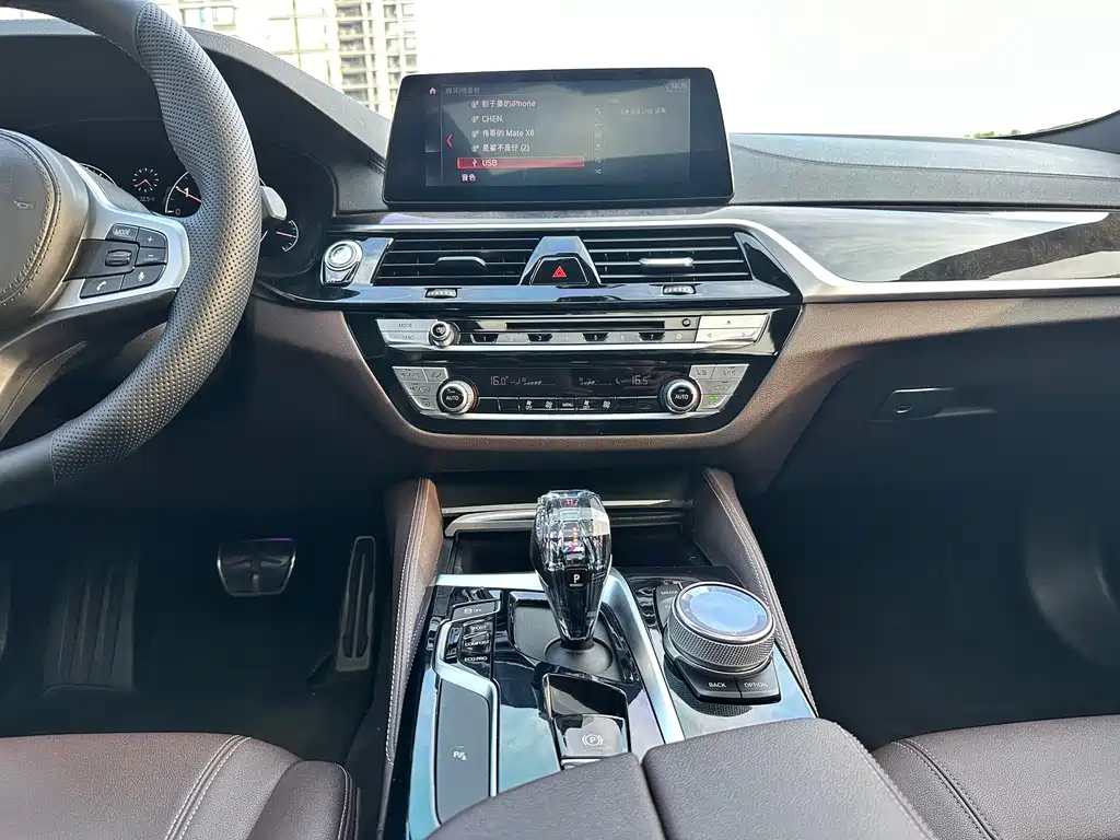 BMW 5 Series — миниатюра 9