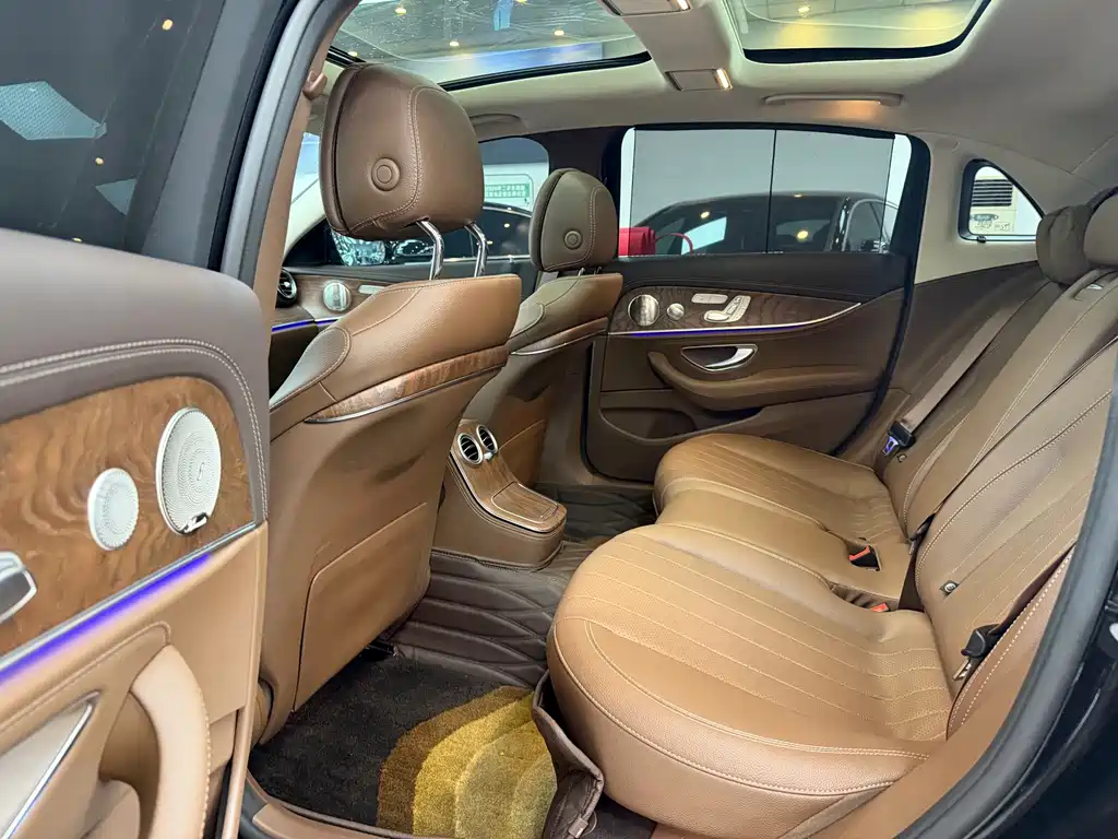 Mercedes-Benz E-Class — миниатюра 10