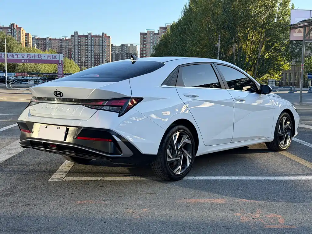 Hyundai Elantra — миниатюра 21