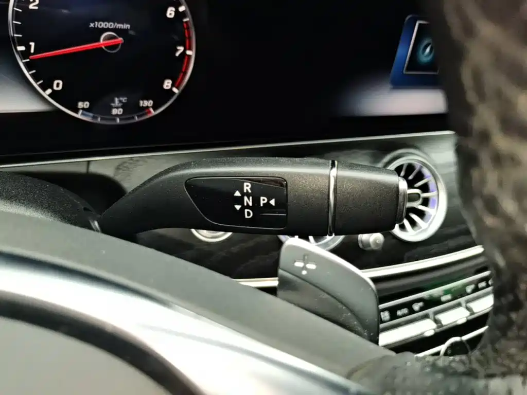 Mercedes-Benz E-Class — миниатюра 14