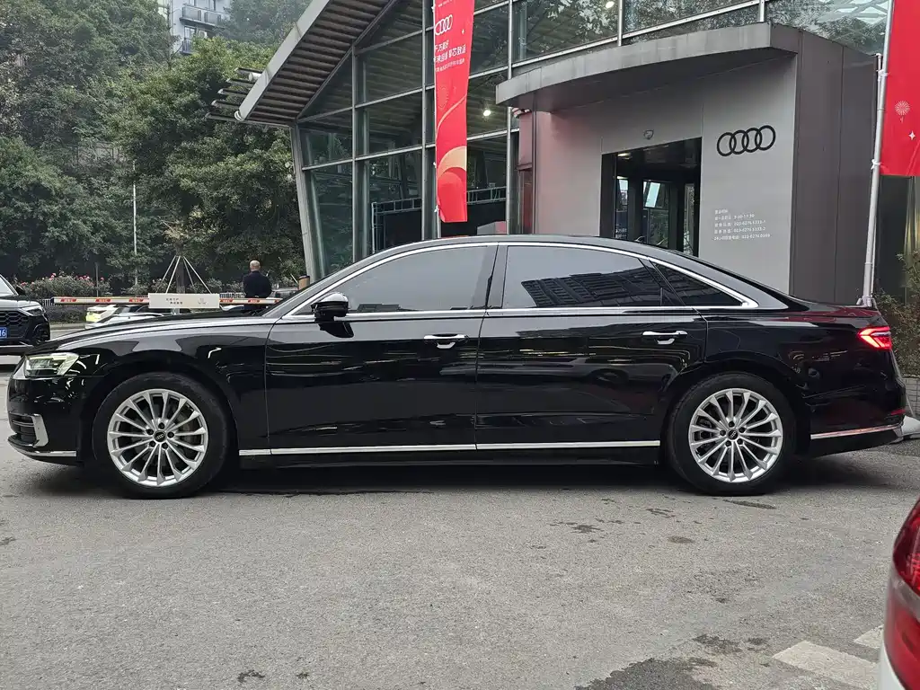 AUDI A8