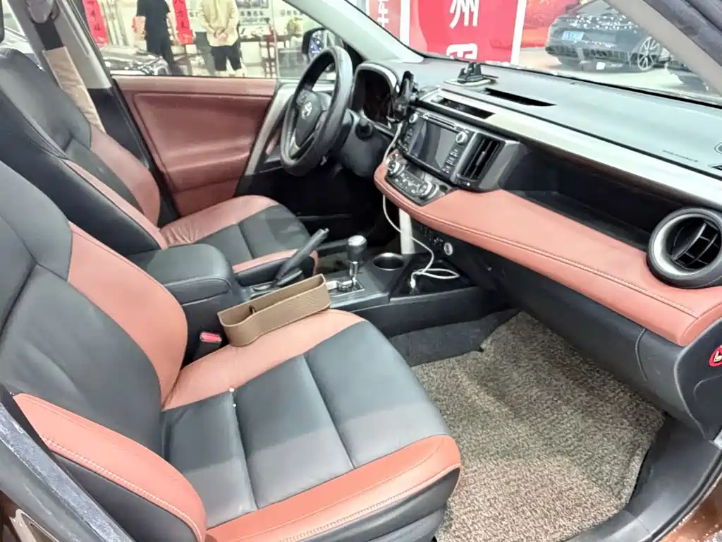 Toyota RAV4 — миниатюра 9