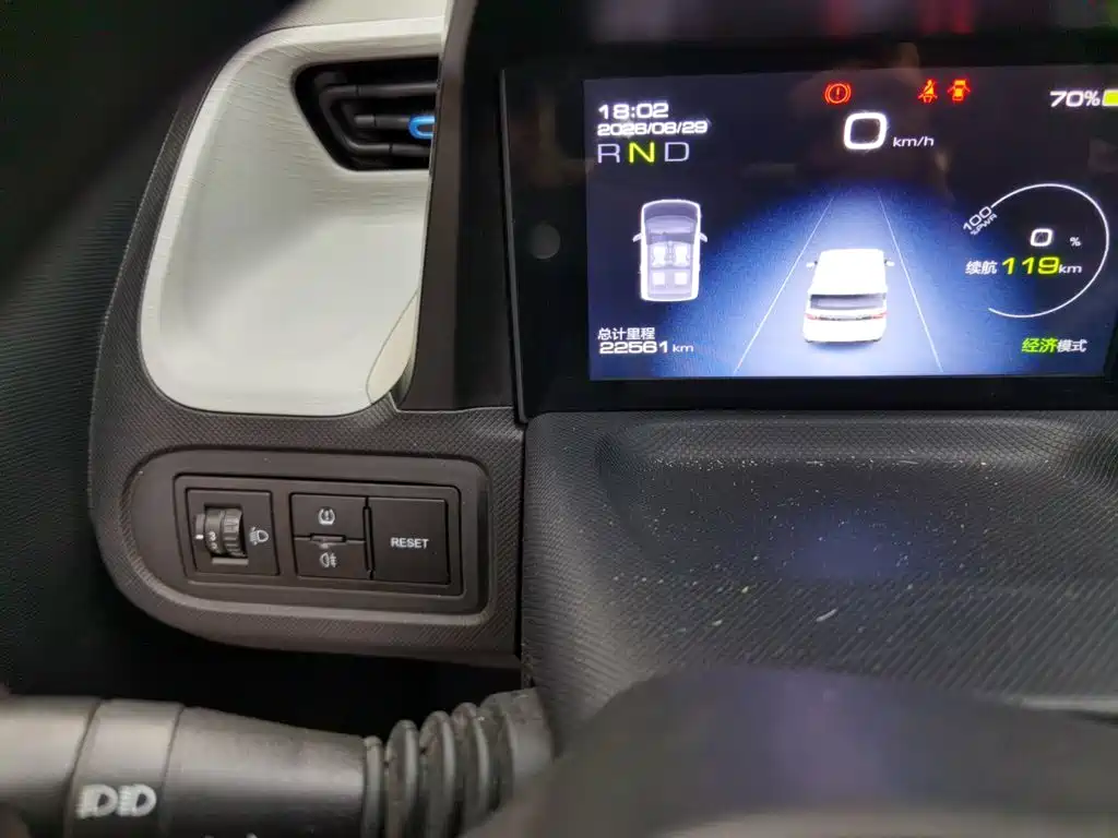 Wuling MINIEV — миниатюра 13