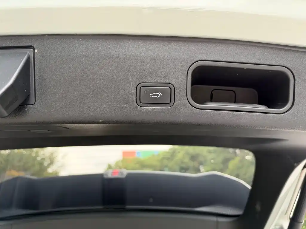 Geely Boyue L — миниатюра 12