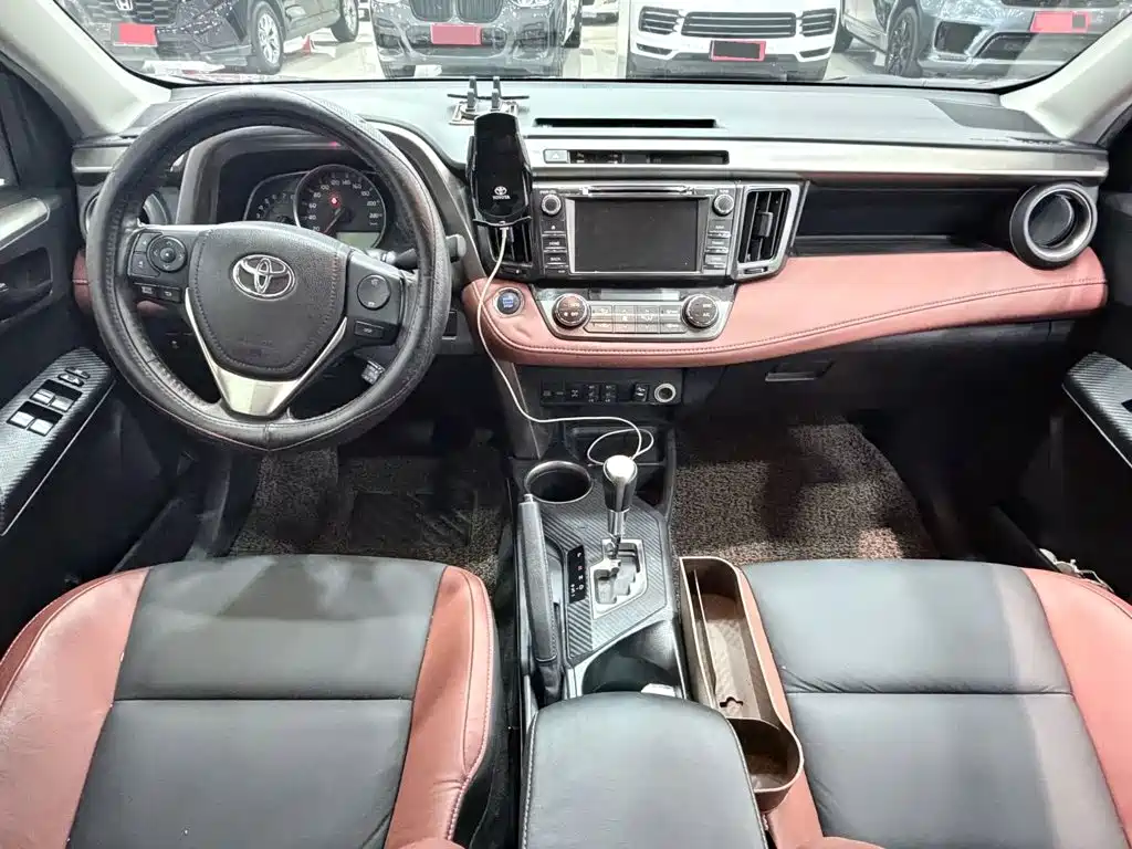 Toyota RAV4 — миниатюра 6