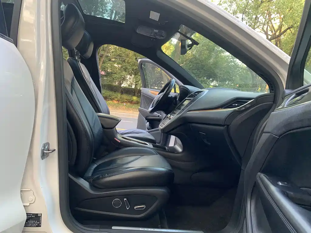 Lincoln MKC — миниатюра 15