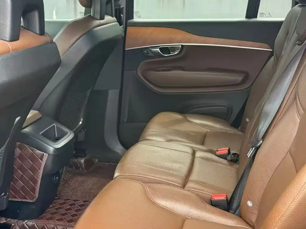 Volvo XC90 2021 B5 Luxury 5 мест