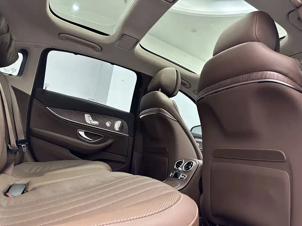Mercedes-Benz E-Class — миниатюра 13