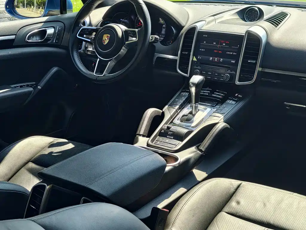 Porsche Cayenne — миниатюра 18