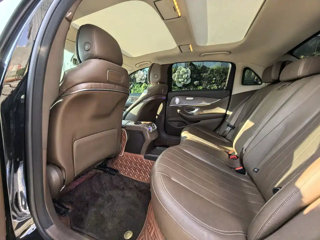 Mercedes-Benz E-Class — миниатюра 7