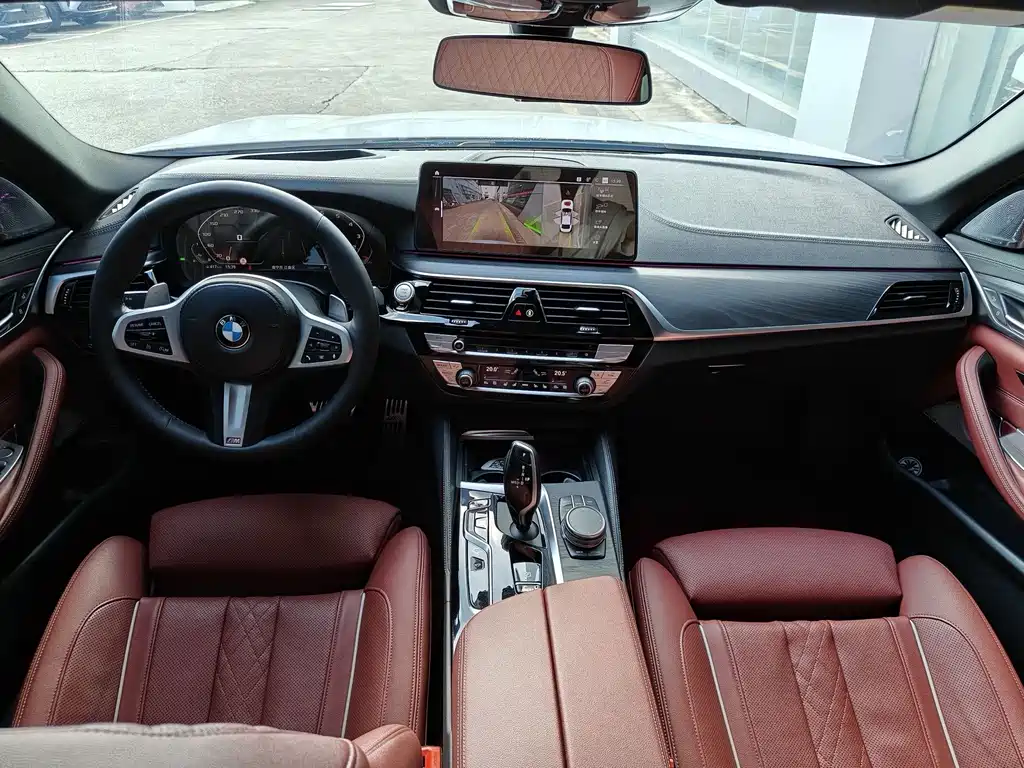 BMW 5 Series — миниатюра 9