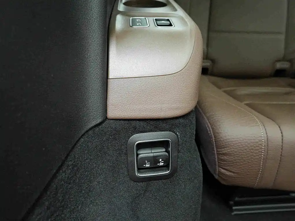 Mercedes-Benz GLS — миниатюра 21