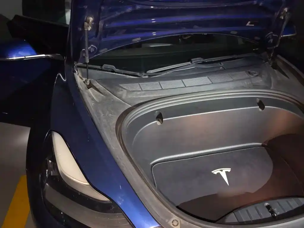 Tesla Model 3 — миниатюра 21