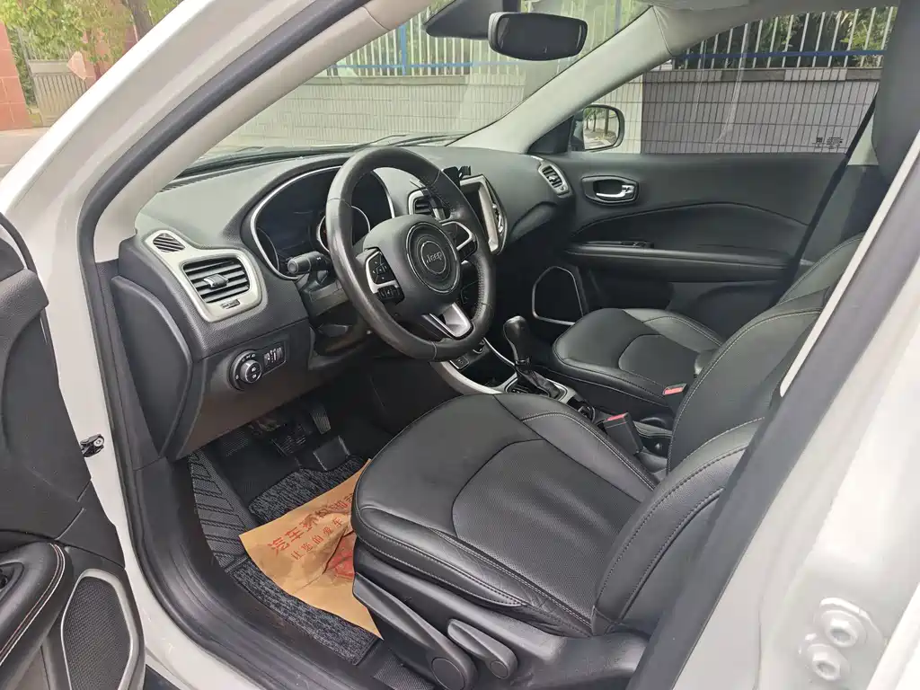 Jeep Compass — миниатюра 4