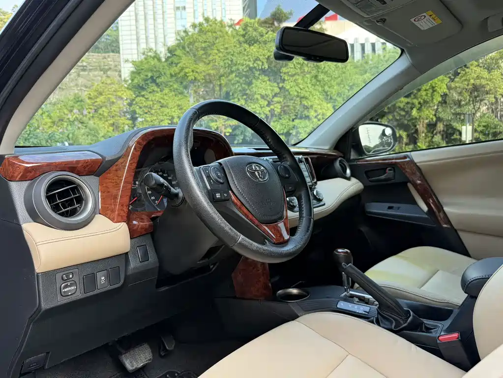 Toyota RAV4 — миниатюра 5