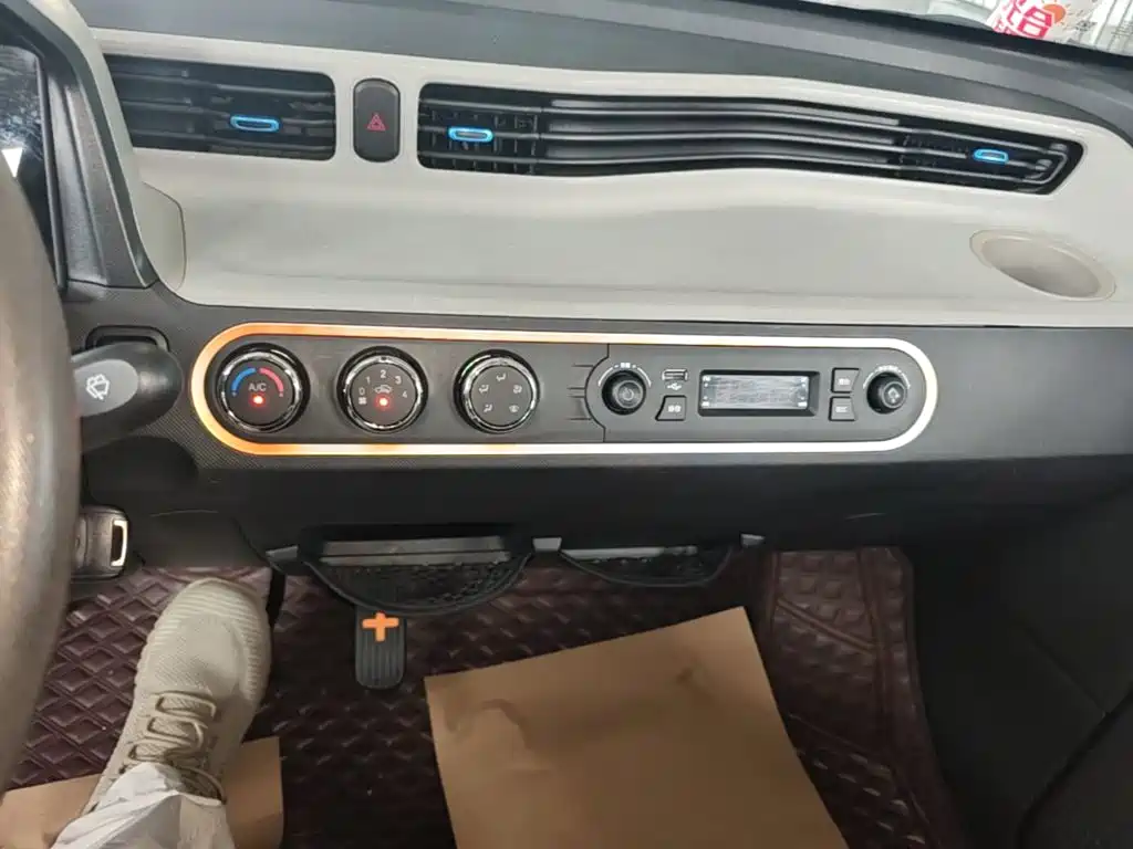 Wuling MINIEV — миниатюра 13