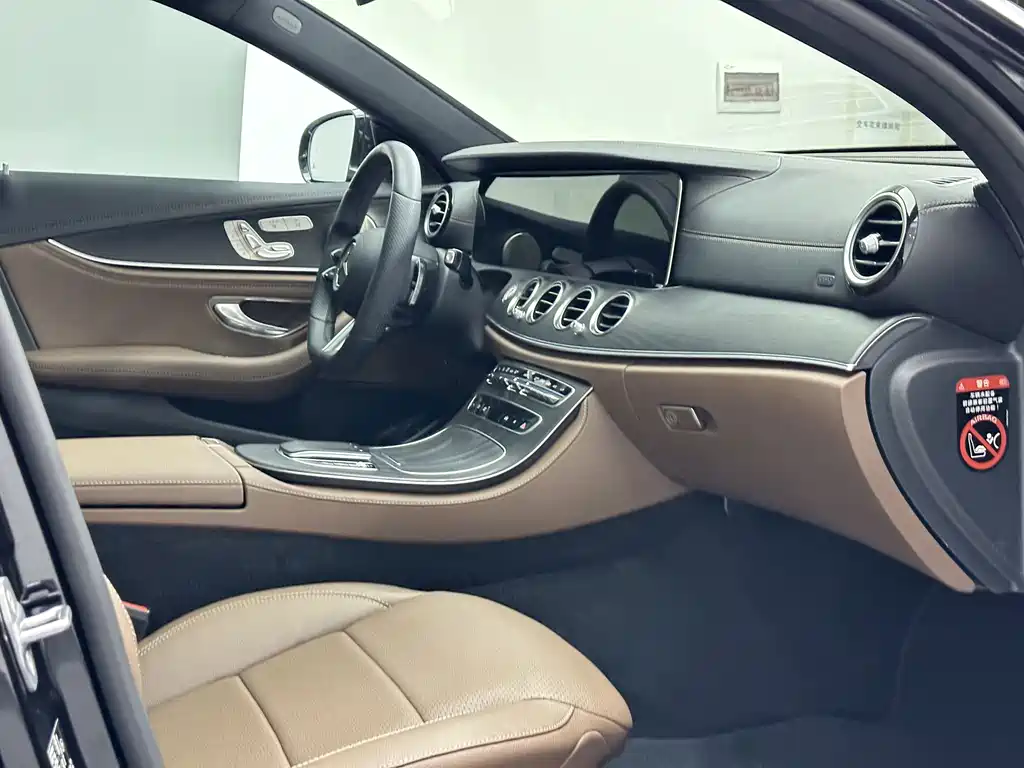 Mercedes-Benz E-Class — миниатюра 14