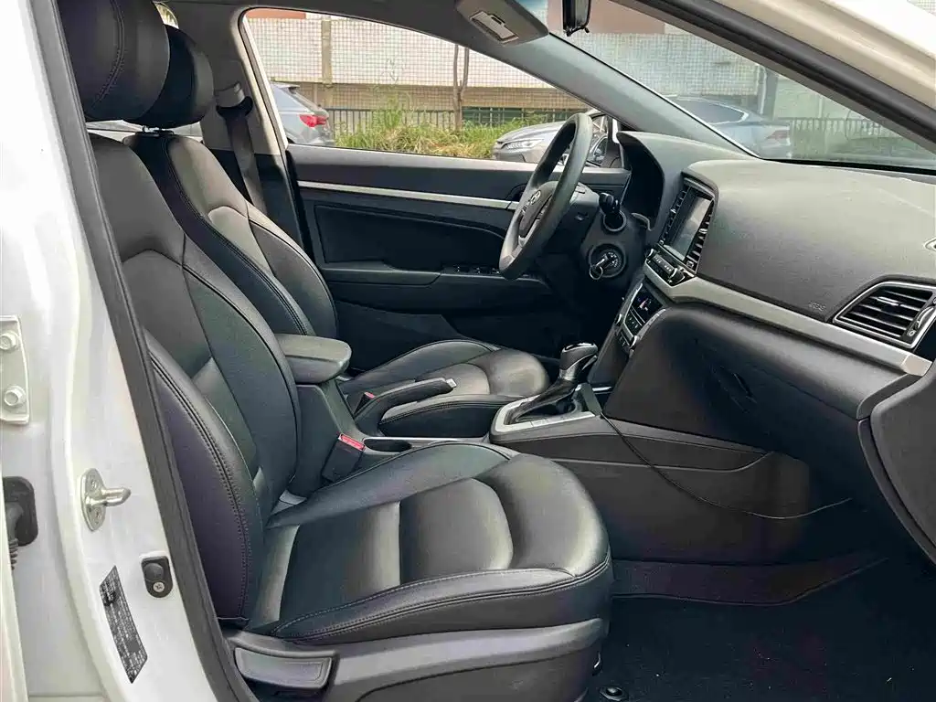 Hyundai Elantra — миниатюра 9