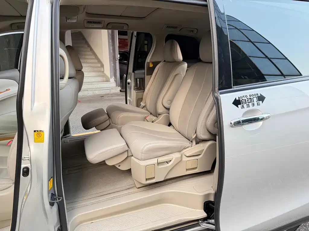 Toyota Previa — миниатюра 6