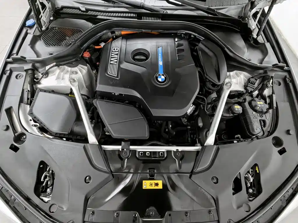 BMW 5 Series New Energy — миниатюра 6