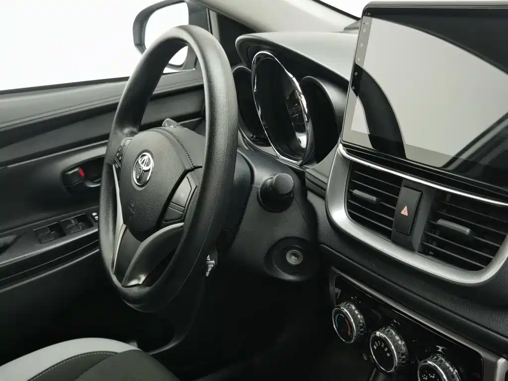 Toyota Yaris L — миниатюра 22