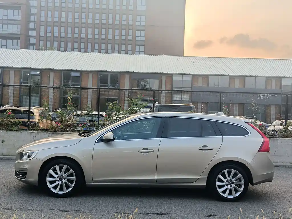 Volvo V60 — миниатюра 6