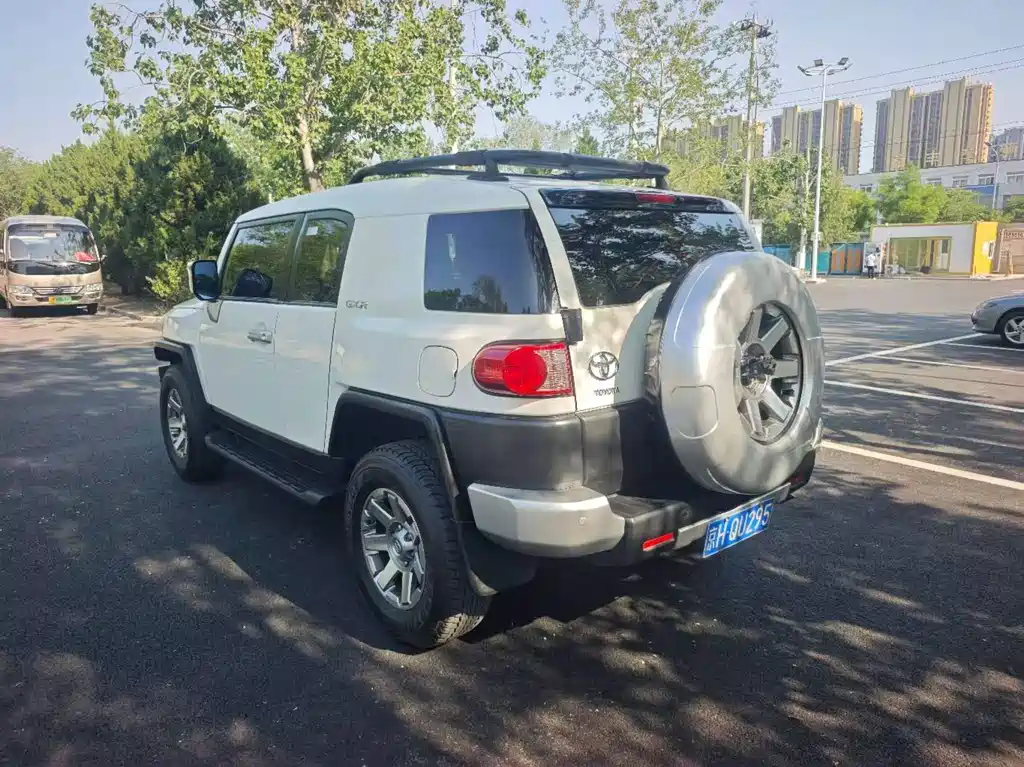 Toyota FJ Cruiser — миниатюра 5